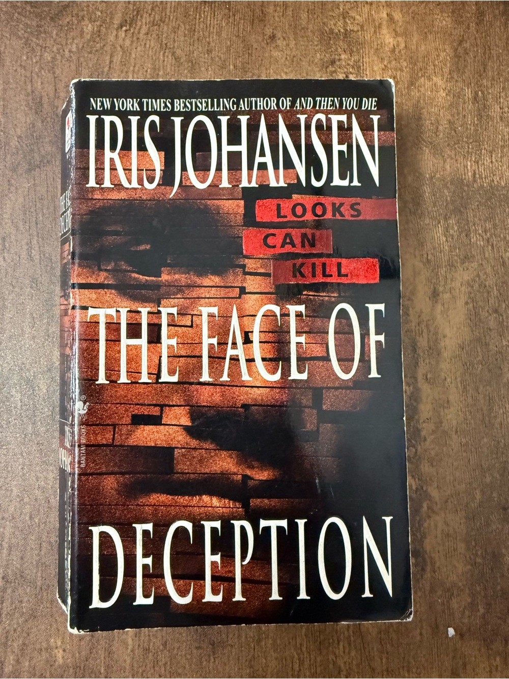 📚3 for $12📚 Iris Johansen "The Face of Deception" - Black & Brown Cover